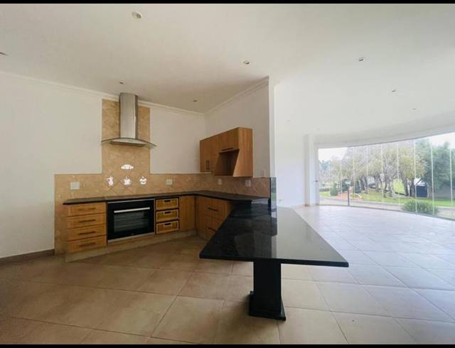 4 BEDROOM HOUSE FOR SALE IN EBOTSE GOLF ESTATE
